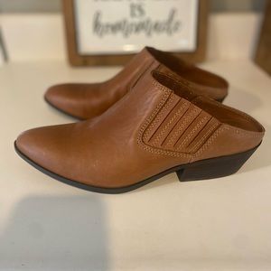 House of Harlow 1960’s Womens Booties. Size 8.5